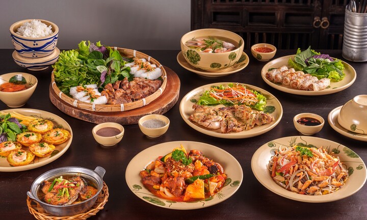 Khi bữa cơm gia đình thành điều xa xỉ & hành trình Quán Bụi gìn giữ hồn Việt giữa phố thị