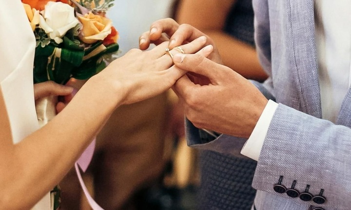 Định dùng hôn nhân để 