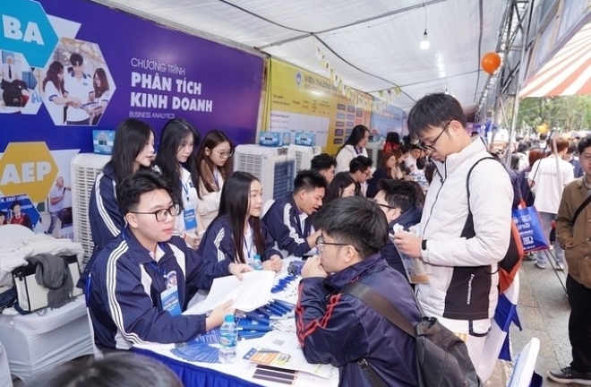 Tổ hợp truyền thống C00, A00 dần vắng bóng, các trường đại học lý giải nguyên nhân