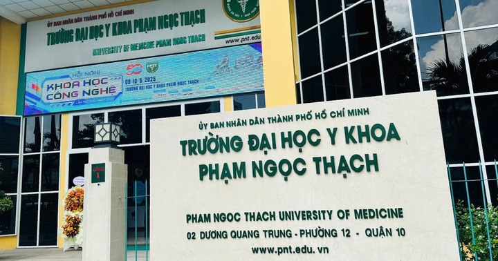 Độc đáo cách Trường ĐH Y khoa Phạm Ngọc Thạch thông báo nghỉ Tết
