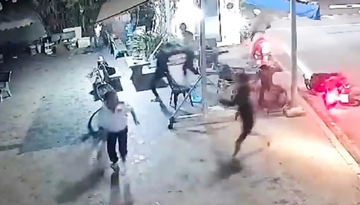 Truy xét nhóm thanh thiếu niên đánh gục bảo vệ vì bị nhắc nẹt pô ở Tây Ninh