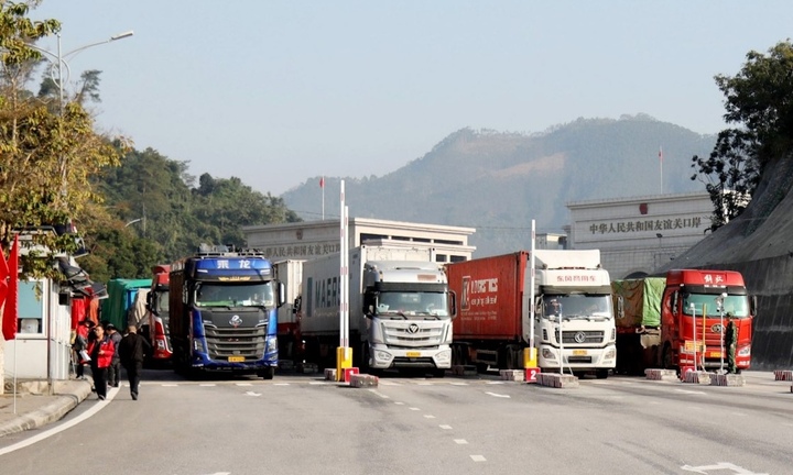 Thủ tướng chỉ đạo khẩn trương giải tỏa ách tắc hàng hóa tại cửa khẩu