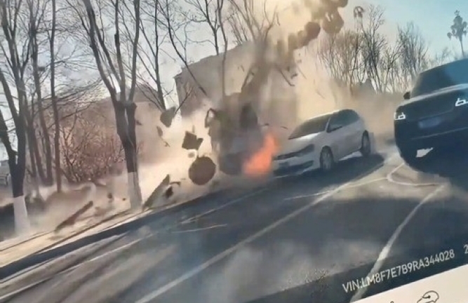 Clip: Ô tô lao vào cột điện với tốc độ cao, nữ tài xế 60 tuổi tử vong thương tâm