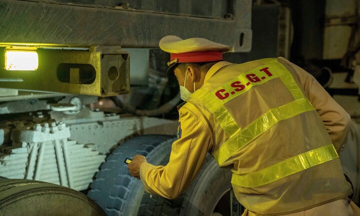 Hà Nội: Xe tải cơi nới thành thùng, chủ xe và tài xế bị phạt hơn 60 triệu đồng