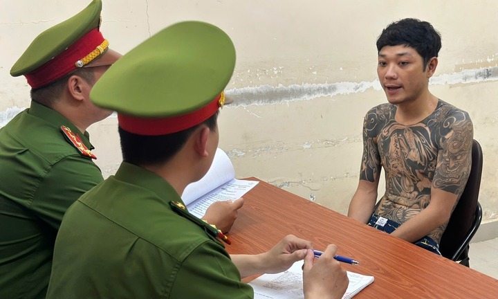Quá khứ cộm cán của 