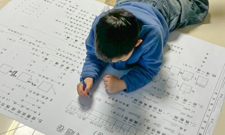 Rộ trào lưu cho con làm bài tập trên đề kiểm tra khổ 