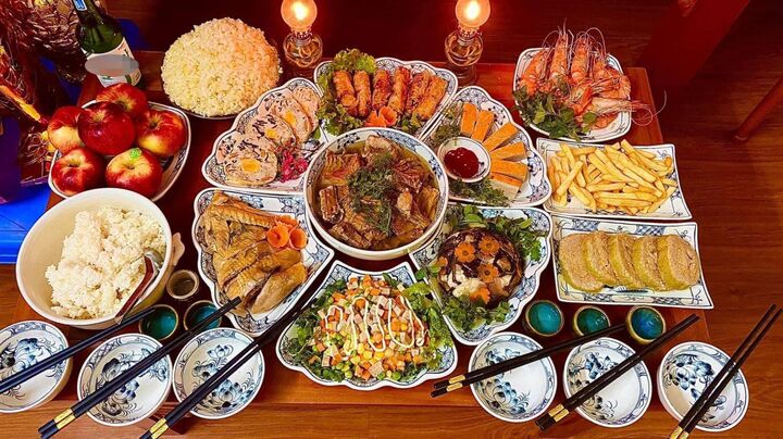 Mâm cỗ Tết quá mặn, quá béo: Bác sĩ cảnh báo nguy cơ “quá tải” sức khỏe sau kỳ nghỉ dài