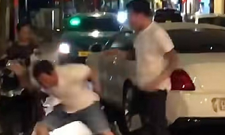 Xác minh vụ nhóm người đi xe Bentley và xe 7 chỗ xô xát tại TP.HCM