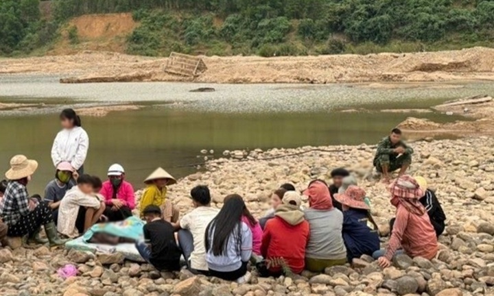 Tìm thấy thi thể 2 học sinh lớp 3 trên sông Đakrông, Quảng Trị