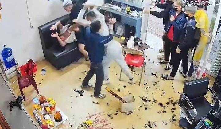 Xác minh clip nhóm người cầm vật giống súng xông vào quán cắt tóc hành hung, đòi tiền ở Hưng Yên