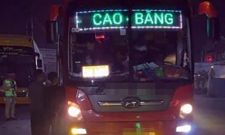 Chở 109 người trên ô tô khách 45 chỗ, chủ xe và tài xế bị phạt 225 triệu đồng