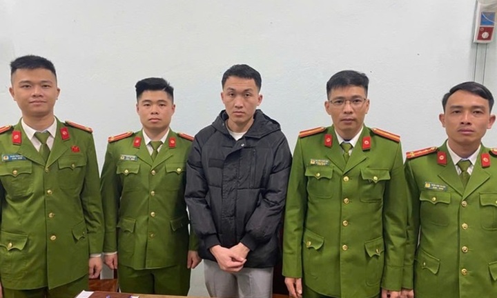 Tin pháp luật nổi bật 24h qua: Đối tượng truy nã ra đầu thú sau 8 năm lẩn trốn