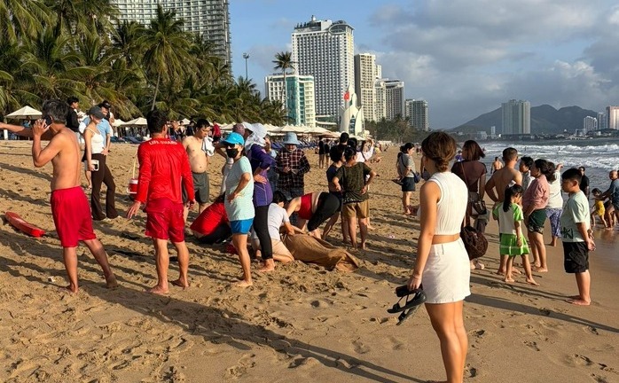 Phát hiện thi thể người đàn ông ngoại quốc trôi dạt vào bờ biển Nha Trang