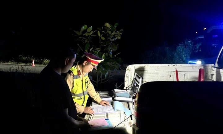 Xe khách 43 chỗ nhưng chở 60 người, bị xử phạt 127,5 triệu đồng