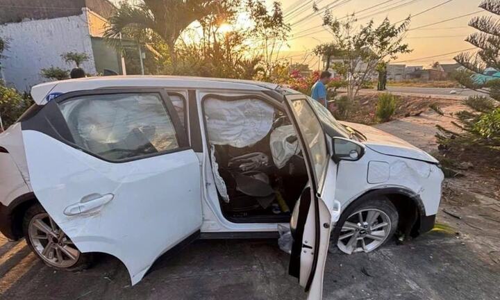 Tin tức tai nạn giao thông mới nhất ngày 23/2: Va chạm giao thông giữa xe taxi và xe máy, một người tử vong