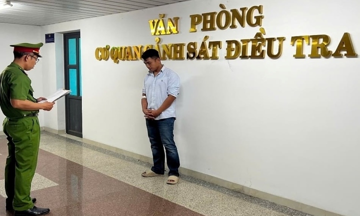 Khởi tố tài xế lái xe bán tải kéo lê xe máy trên đường khiến một người tử vong