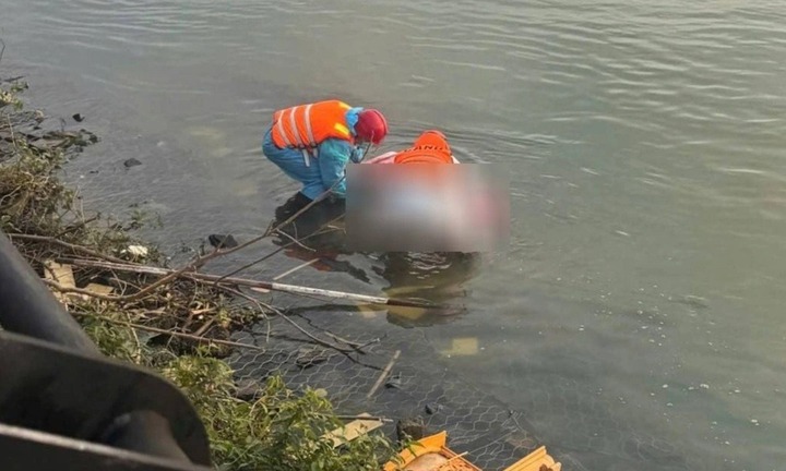 Đi câu cá, người dân bàng hoàng phát hiện thi thể nam giới mắc kẹt dưới bờ đá bờ sông Hàn