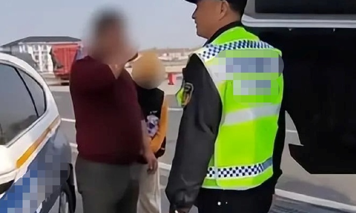 Vợ bật khóc nức nở giữa trạm dừng nghỉ vì bị chồng
