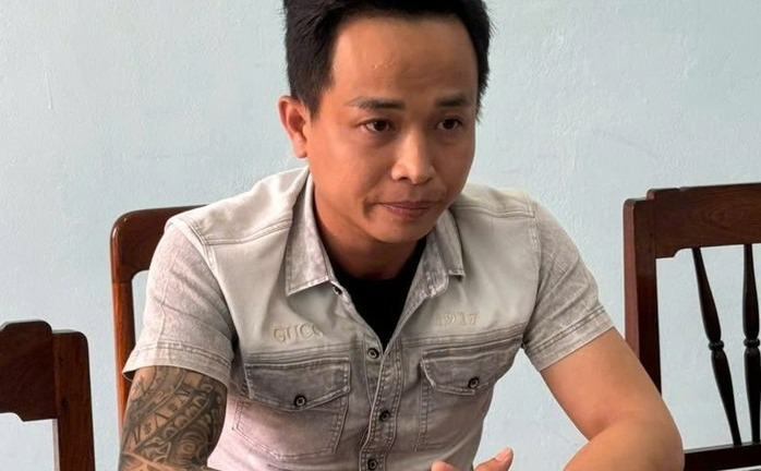 Một đối tượng truy nã đặc biệt ra đầu thú