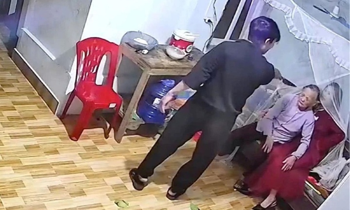 Diễn biến mới nhất vụ con trai đánh gãy tay mẹ mùng 3 Tết