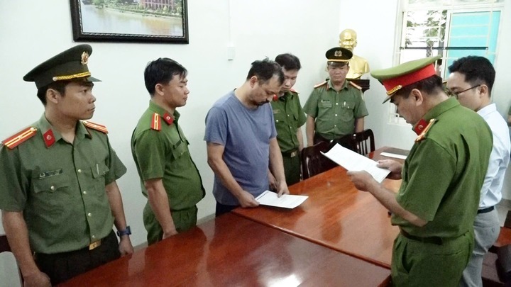 Khánh Hòa phát hiện, trục xuất người đàn ông nước ngoài bị Interpol truy nã đỏ