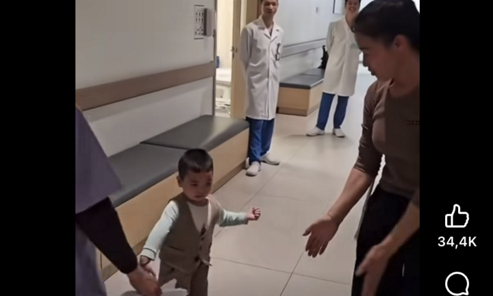 Kỳ diệu chuyện bé 3 tuổi đuối nước tiên lượng sống thực vật  bất ngờ tự đi lại sau 3 tháng