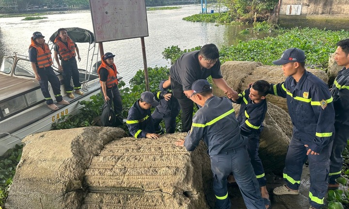 Nghẹt thở giây phút cứu thanh niên 21 tuổi nhảy cầu Phú Long