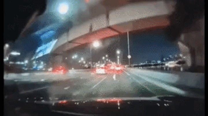 Nữ người mẫu đình đám lái Porsche lao khỏi cầu, rơi thẳng xuống đường bên dưới, thừa nhận sử dụng thuốc hướng thần