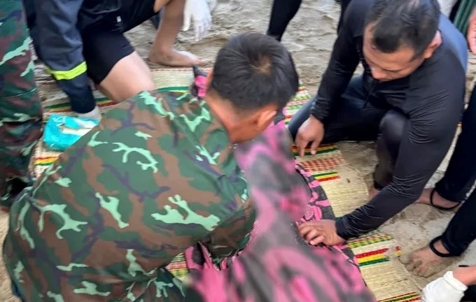 Tìm thấy thi thể bé trai nghi đuối nước tại bờ kè biển ở Khánh Hòa