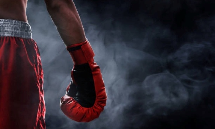Nam thanh niên 17 tuổi gãy cổ xương bàn tay sau khi chơi boxing