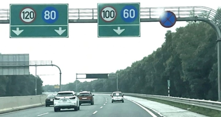 Xe đi quá chậm trên cao tốc bị phạt bao nhiêu tiền?
