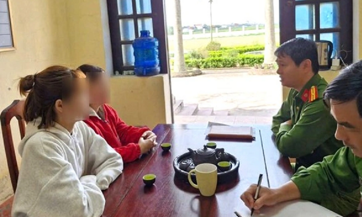 Bé gái 13 tuổi bỗng dưng 