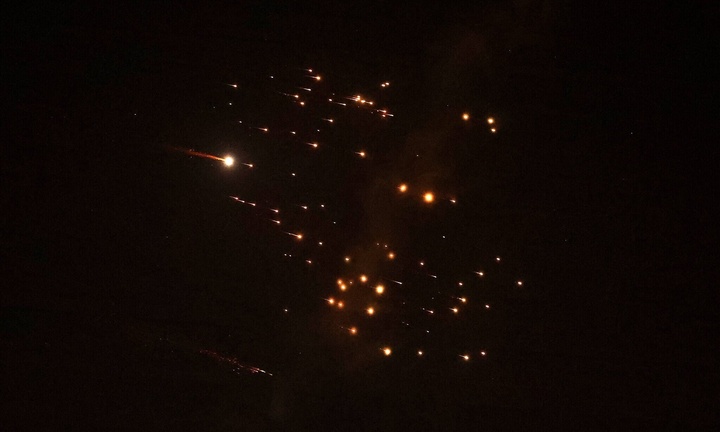 Iran khai hỏa loạt vũ khí siêu nặng, tấn công vào cứ trọng yếu của Mỹ - Israel