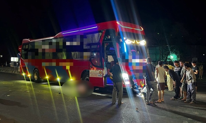 Xe khách giường nằm và xe máy va chạm trên Quốc lộ, 2 người tử vong ở Lâm Đồng