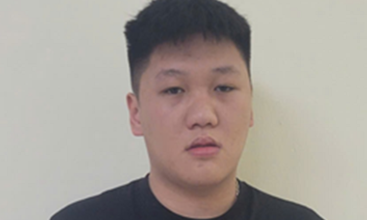 Một đối tượng truy nã về tội gây rối trật tự công cộng ra đầu thú