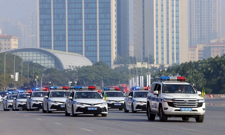 Gặp xe ưu tiên đang làm nhiệm vụ: Người tham gia giao thông cần làm gì?