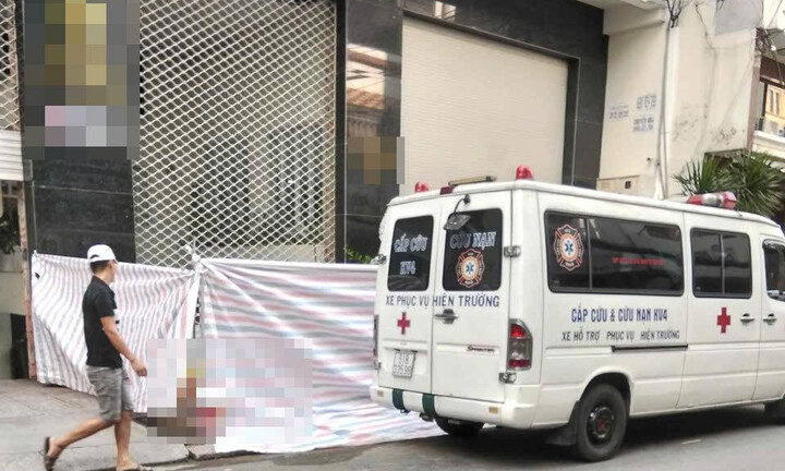 Danh tính nam sinh viên bất ngờ ngã gục, tử vong trên vỉa hè ở TP.HCM