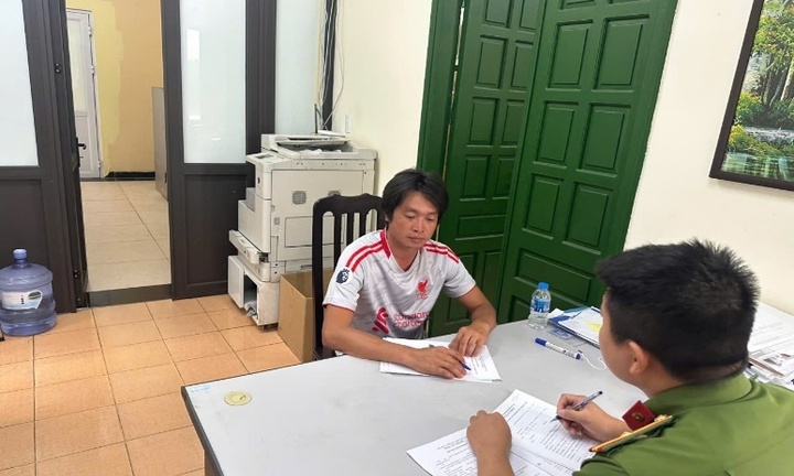 Đối tượng truy nã về tội giết người ra đầu thú