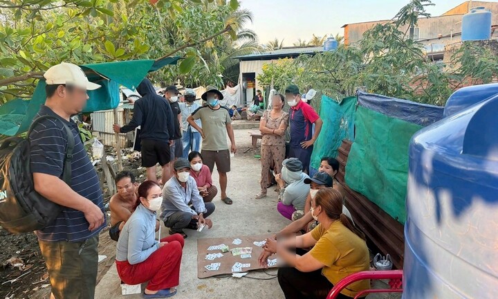 Tin pháp luật nổi bật 24h qua: Bắt quả tang 4 nam, 4 nữ