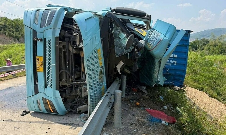 Nguyên nhân ban đầu vụ xe container tông xe máy, 3 người tử vong ở Đắk Lắk