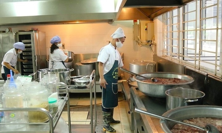 Sau vụ 300 tấn thịt lợn bẩn, Sở GDĐT Hà Nội chỉ đạo khẩn