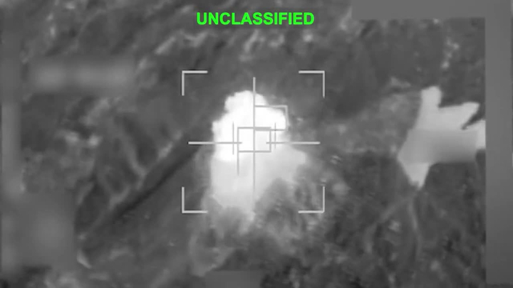 Clip: Mỹ trút hỏa lực dữ dội, tấn công hàng loạt mục tiêu quân sự của Iran