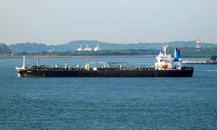 Iran tuyên bố khai hỏa tên lửa đánh trúng một tàu chở dầu ngoài khơi Qatar