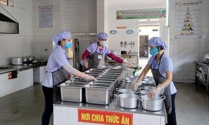 Tin tức giáo dục 24h: Chủ tịch Hà Nội yêu cầu niêm yết công khai nguồn gốc thực phẩm vào trường học