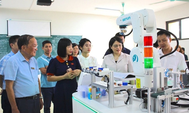 Hiệu trưởng, hiệu phó trường đại học phải có trình độ tiến sĩ