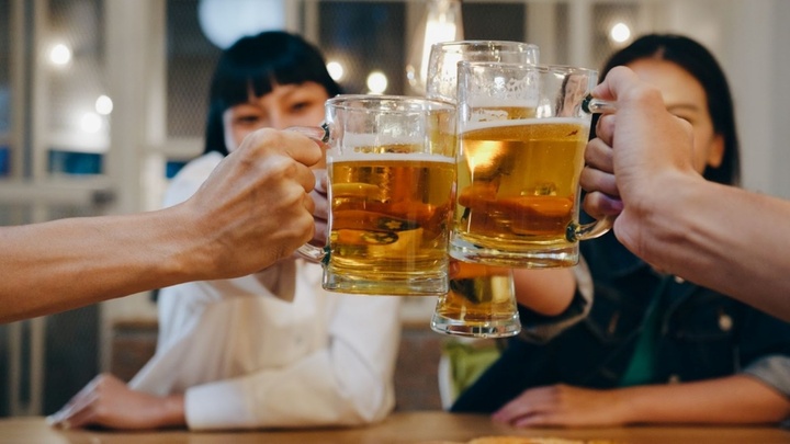 Ép người khác uống rượu, bia bị phạt bao nhiêu tiền?