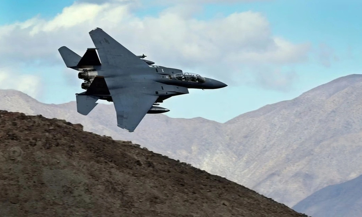 Ông Trump xác nhận tiêm kích F-15 của Mỹ bị tên lửa vác vai Iran bắn rơi