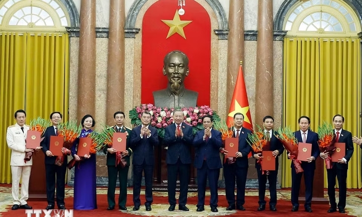 Tổng Bí thư, Chủ tịch nước Tô Lâm trao quyết định bổ nhiệm các thành viên Chính phủ