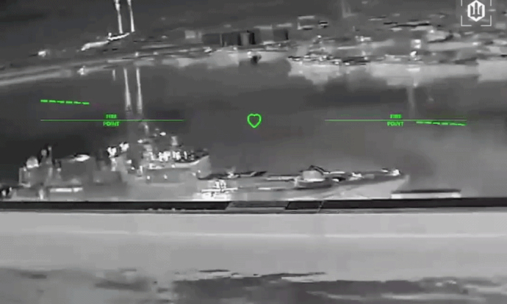 Xuất hiện clip tàu chiến Nga bị