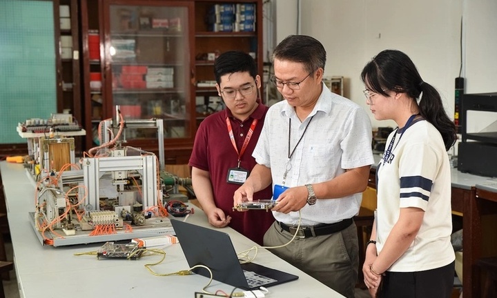 Bộ GD&ĐT đề xuất có ít nhất 7 tiến sĩ mới được mở chương trình đại học